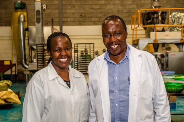 Athanas Matheka mit seiner Frau Catherine Athanas Matheka mit seiner Frau Catherine